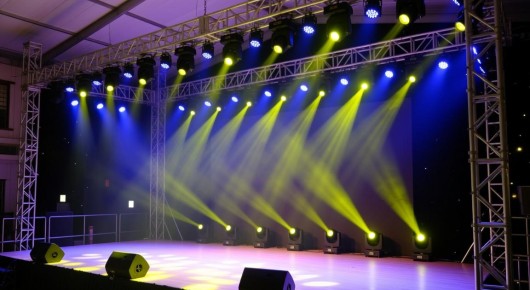 上海灯光舞台搭建：闸北舞台灯光租赁行业新动态，泓澜文化引领舞台灯光租赁公司排名榜更新